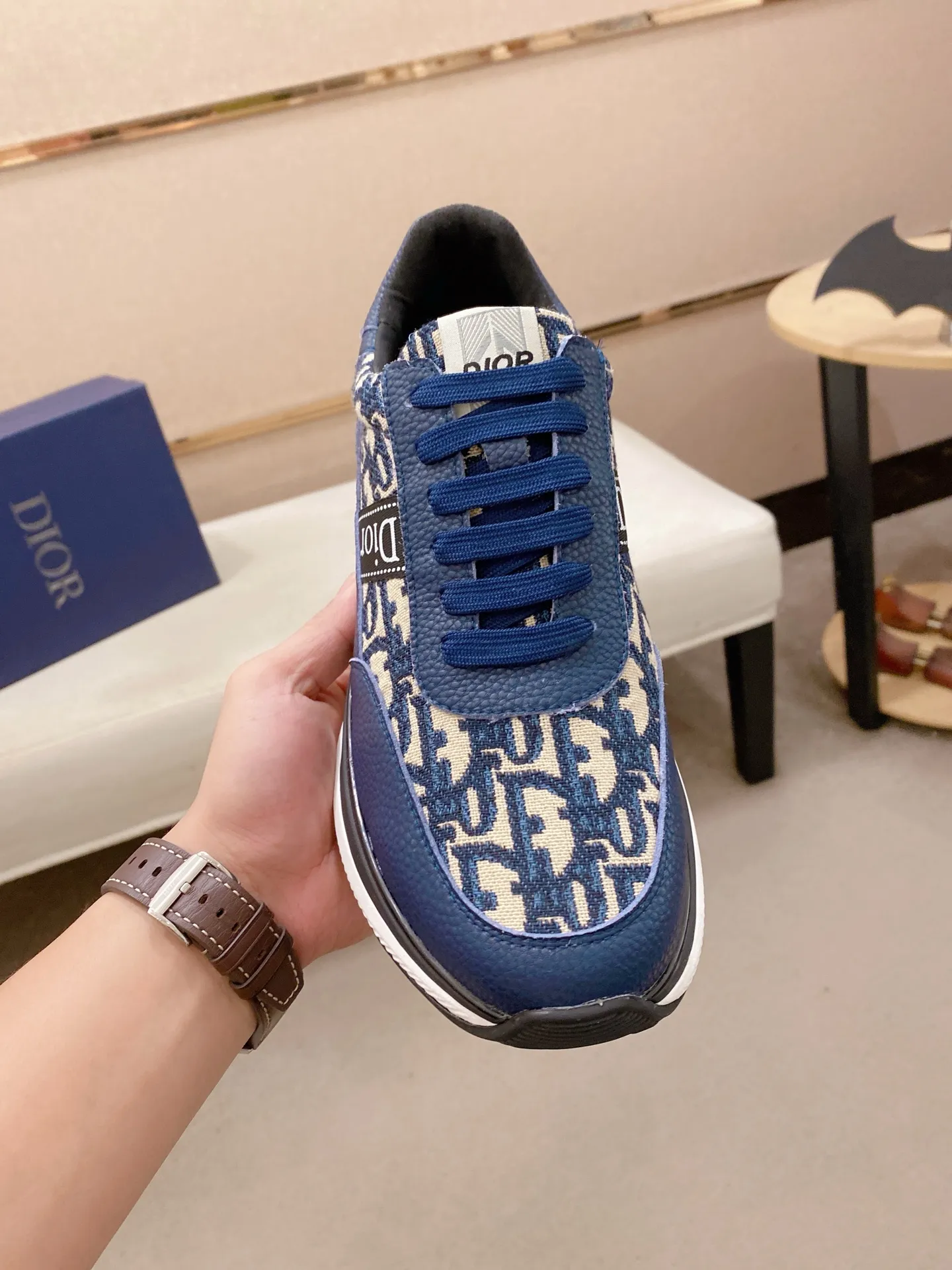 Men's shoes💰 462💰🇮🇹🇮🇹Dior d The new model is on sale at the same time at the counter. The upper 🇮🇹 is imported Italian first-layer cowhide, and the lining is fully imported sheepskin 💪💪. It is a complete 1⃣️ to 1⃣️ replica 🇮🇹💪💪, ⚠ Sole: The original sole is specially provided by the original factory. The exclusive movable molded sole is super comfortable. ⚠Original factory single goods, 🔍🔍high quality, you can enter and leave the counter at will, welcome to compare⚠. Code number:38-44